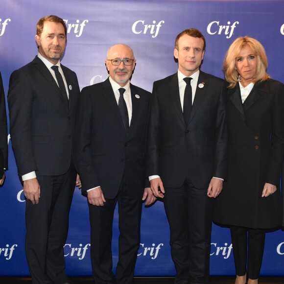 Le président de la République Emmanuel Macron, sa femme la Première Dame Brigitte Macron, Francis Kalifat (président du CRIF), Laurent Nunez, secrétaire d'État auprès du ministre de l'Intérieur, Nicole Belloubet, Garde des Sceaux, ministre de la Justice, Christophe Castaner, ministre de l'Intérieur lors du 34ème dîner du Conseil représentatif des institutions juives de France (CRIF) au Carrousel du Louvre à Paris, FRance, le 20 février 2019. © Erez Lichtfeld/Bestimage