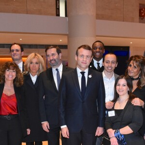 Le président de la République Emmanuel Macron, sa femme la Première Dame Brigitte Macron, Francis Kalifat (président du CRIF) avec le staff du CRIF lors du 34ème dîner du Conseil représentatif des institutions juives de France (CRIF) au Carrousel du Louvre à Paris, FRance, le 20 février 2019. © Erez Lichtfeld/Bestimage