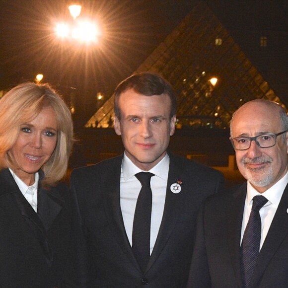 Le président de la République Emmanuel Macron, sa femme la Première Dame Brigitte Macron, Francis Kalifat (président du CRIF) lors du 34ème dîner du Conseil représentatif des institutions juives de France (CRIF) au Carrousel du Louvre à Paris, FRance, le 20 février 2019. © Erez Lichtfeld/Bestimage