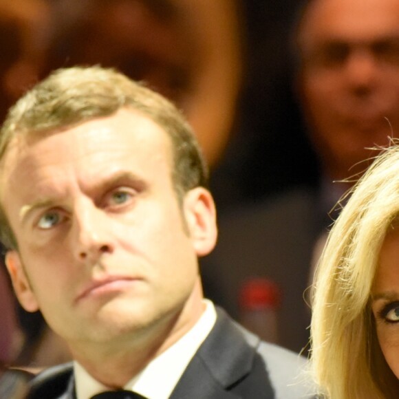 Le président de la République Emmanuel Macron, sa femme la Première Dame Brigitte Macron lors du 34ème dîner du Conseil représentatif des institutions juives de France (CRIF) au Carrousel du Louvre à Paris, FRance, le 20 février 2019. © Erez Lichtfeld/Bestimage