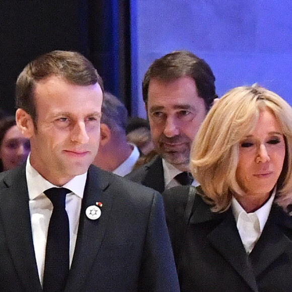 Le président de la République française Emmanuel Macron, sa femme la Première Dame Brigitte Macron, Christophe Castaner, ministre de l'Intérieur lors du 34ème dîner du Conseil représentatif des institutions juives de France (CRIF) au Carrousel du Louvre à Paris, FRance, le 20 février 2019. © Christian Liewig/Pool/Bestimage