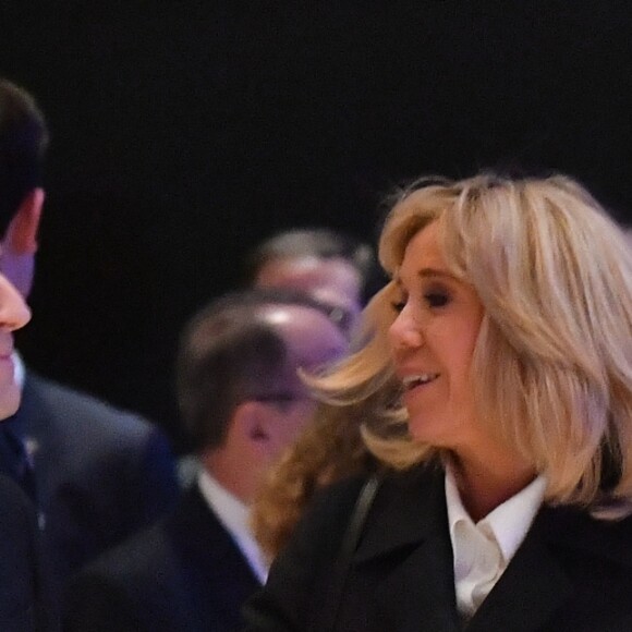 Le président de la République française Emmanuel Macron, sa femme la Première Dame Brigitte Macron, Francis Kalifat (président du CRIF), Nicole Belloubet, Garde des Sceaux, ministre de la Justice lors du 34ème dîner du Conseil représentatif des institutions juives de France (CRIF) au Carrousel du Louvre à Paris, FRance, le 20 février 2019. © Christian Liewig/Pool/Bestimage