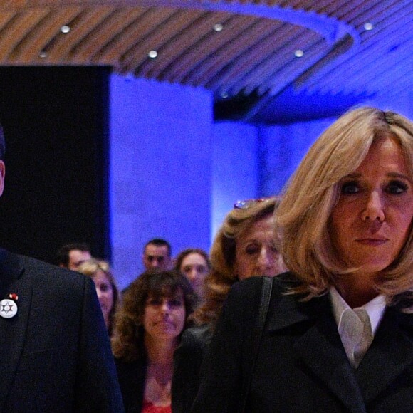 Le président de la République française Emmanuel Macron, sa femme la Première Dame Brigitte Macron, Nicole Belloubet, Garde des Sceaux, ministre de la Justice, Christophe Castaner, ministre de l'Intérieur lors du 34ème dîner du Conseil représentatif des institutions juives de France (CRIF) au Carrousel du Louvre à Paris, FRance, le 20 février 2019. © Christian Liewig/Pool/Bestimage