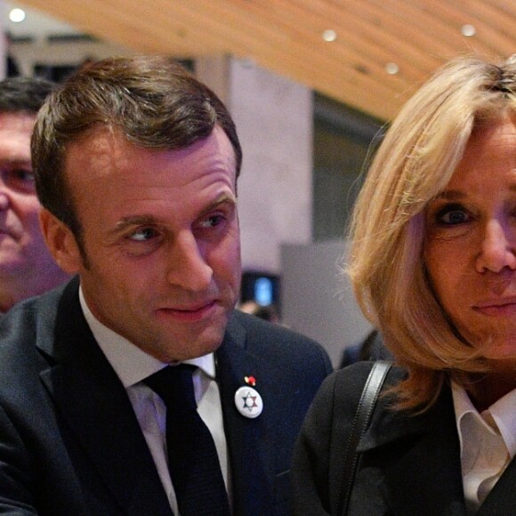 Le président de la République française Emmanuel Macron, sa femme la Première Dame Brigitte Macron lors du 34ème dîner du Conseil représentatif des institutions juives de France (CRIF) au Carrousel du Louvre à Paris, FRance, le 20 février 2019. © Christian Liewig/Pool/Bestimage