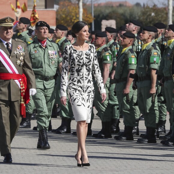 La reine Letizia d'Espagne présidait à la cérémonie de remise du drapeau national au régiment parachutiste d'infanterie Naples n°4 à Paracuellos del Jarama le 23 février 2019.