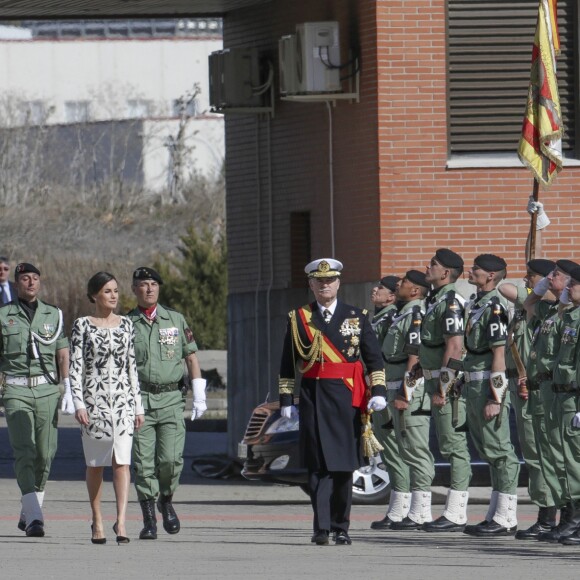 La reine Letizia d'Espagne présidait à la cérémonie de remise du drapeau national au régiment parachutiste d'infanterie Naples n°4 à Paracuellos del Jarama le 23 février 2019.