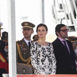 La reine Letizia d'Espagne présidait à la cérémonie de remise du drapeau national au régiment parachutiste d'infanterie Naples n°4 à Paracuellos del Jarama le 23 février 2019.