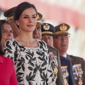 La reine Letizia d'Espagne présidait à la cérémonie de remise du drapeau national au régiment parachutiste d'infanterie Naples n°4 à Paracuellos del Jarama le 23 février 2019.