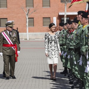 La reine Letizia d'Espagne présidait à la cérémonie de remise du drapeau national au régiment parachutiste d'infanterie Naples n°4 à Paracuellos del Jarama le 23 février 2019.