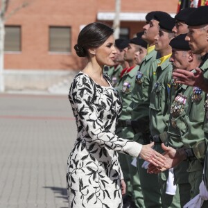 La reine Letizia d'Espagne présidait à la cérémonie de remise du drapeau national au régiment parachutiste d'infanterie Naples n°4 à Paracuellos del Jarama le 23 février 2019.