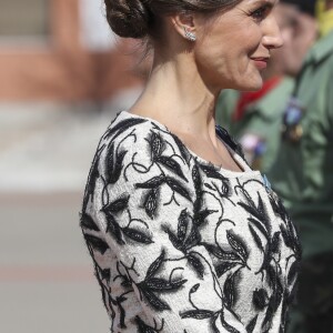 La reine Letizia d'Espagne présidait à la cérémonie de remise du drapeau national au régiment parachutiste d'infanterie Naples n°4 à Paracuellos del Jarama le 23 février 2019.