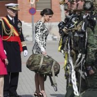 Letizia d'Espagne : Glamour toujours en mission chez les parachutistes