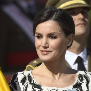 La reine Letizia d'Espagne présidait à la cérémonie de remise du drapeau national au régiment parachutiste d'infanterie Naples n°4 à Paracuellos del Jarama le 23 février 2019.