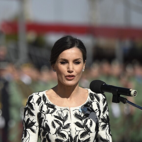 La reine Letizia d'Espagne présidait à la cérémonie de remise du drapeau national au régiment parachutiste d'infanterie Naples n°4 à Paracuellos del Jarama le 23 février 2019.