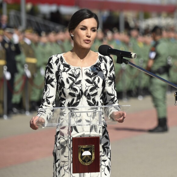 La reine Letizia d'Espagne présidait à la cérémonie de remise du drapeau national au régiment parachutiste d'infanterie Naples n°4 à Paracuellos del Jarama le 23 février 2019.
