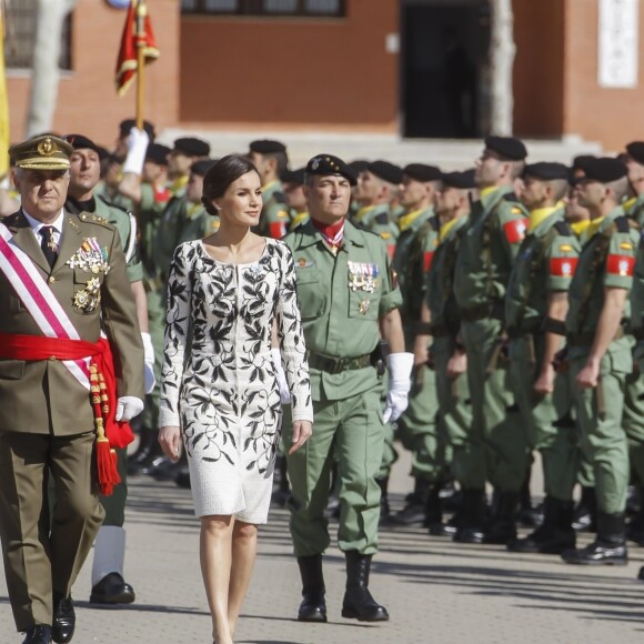 La reine Letizia d'Espagne présidait à la cérémonie de remise du drapeau national au régiment parachutiste d'infanterie Naples n°4 à Paracuellos del Jarama le 23 février 2019.