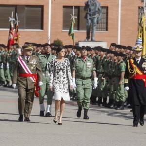 La reine Letizia d'Espagne présidait à la cérémonie de remise du drapeau national au régiment parachutiste d'infanterie Naples n°4 à Paracuellos del Jarama le 23 février 2019.