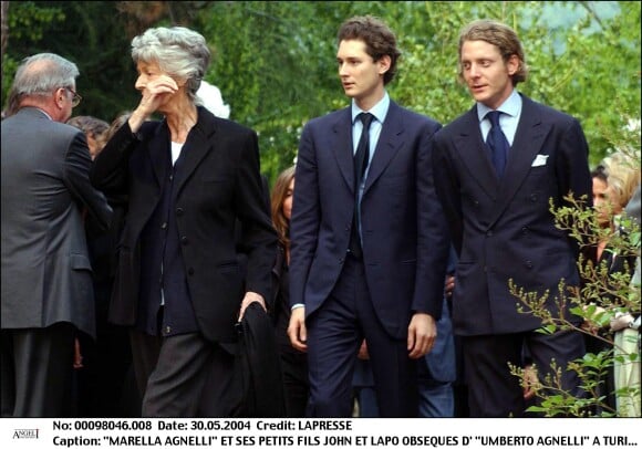 Marella Agnelli et ses petits-fils John et Lapo Elkann en mai 2004 aux obsèques d'Umberto Agnelli à Turin.