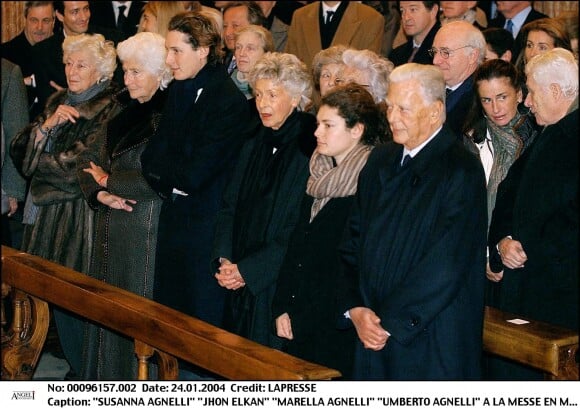 Susanna Agnelli, John Elkann, Marella Agnelli et Umberto Agnelli en janvier 2004 lors d'une messe à la mémoire de Gianni Agnelli, au premier anniversaire de sa mort.