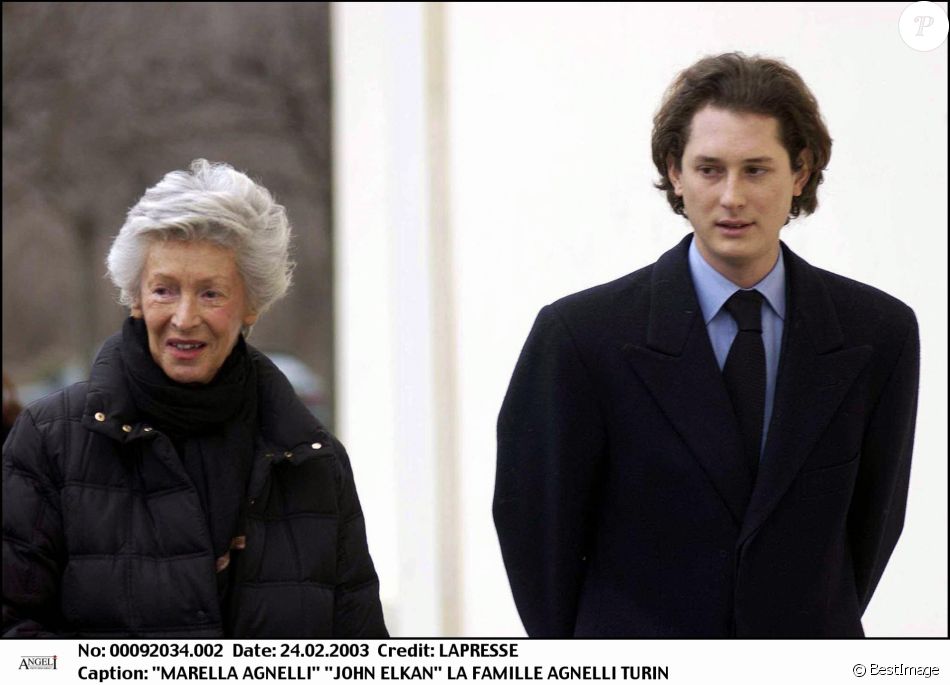 Marella Agnelli et son petit-fils John Elkann à Turin en février 2003 - Purepeople