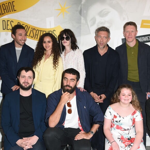 François Damiens, Romain Gavras, Oulaya Amamra, Isabelle Adjani, Vincent Cassel, Philippe Katerine, Karim Leklou, Sofian Khammes, Gabby Rose, Sam Spruell - Photocall du film "Le monde est à toi" sur la plage de la Quinzaine des réalisateurs lors du 71ème Festival International du Film de Cannes le 12 mai 2018. © Giancarlo Gorassini/Bestimage