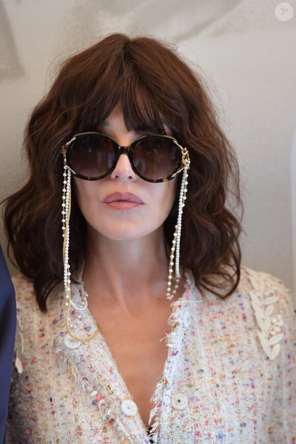Isabelle Adjani - Photocall du film "Le monde est à toi" sur la plage de la Quinzaine des réalisateurs lors du 71ème Festival International du Film de Cannes le 12 mai 2018. © Giancarlo Gorassini/Bestimage
