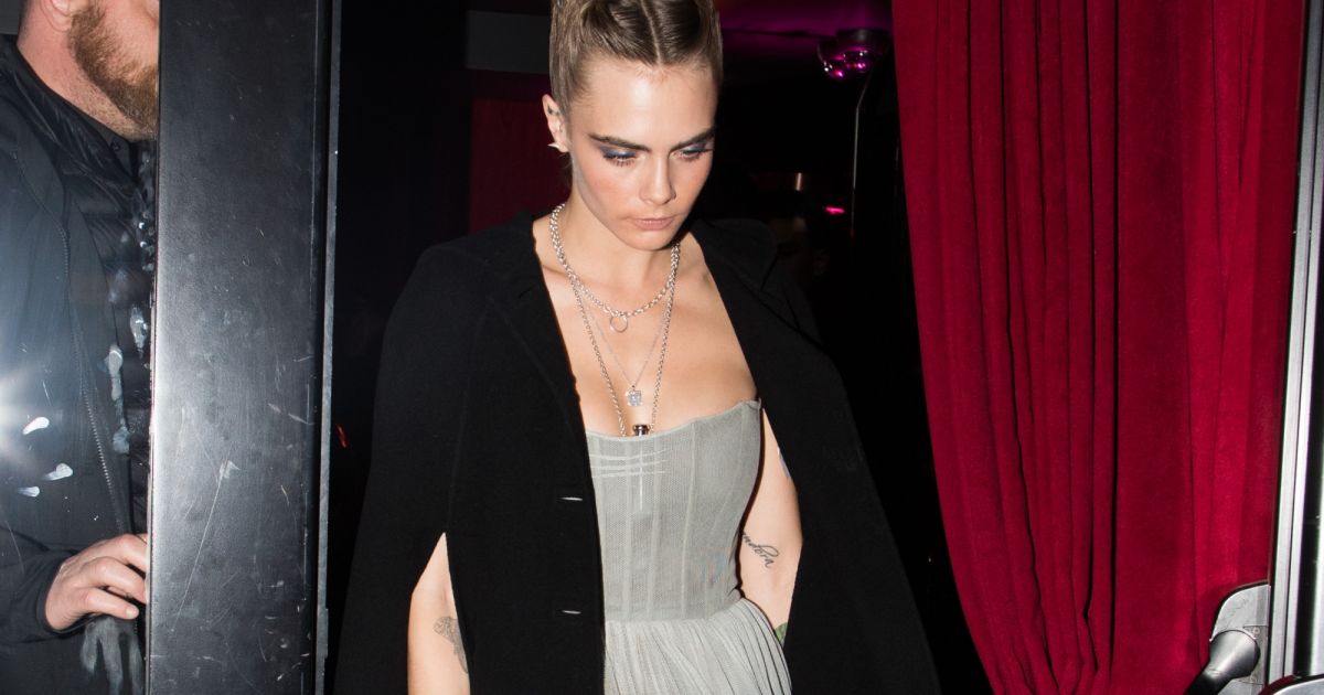 Cara Delevingne Quitte Le Roxie à Lissue Du Dîner Dior