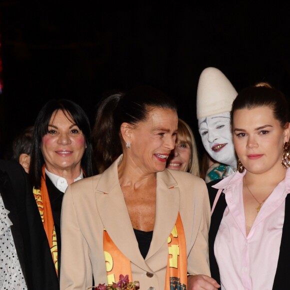La princesse Stéphanie de Monaco, entourée de ses filles Pauline Ducruet et Camille Gottlieb durant la 3ème soirée du 43ème Festival International du Cirque de Monte Carlo sous le chapiteau de Fontvieille à Monaco le 19 janvier 2019. Le Festival se déroule jusqu'au 27 janvier. © Bruno Bebert / pool / Bestimage