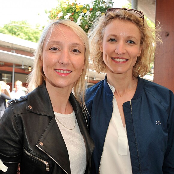 Audrey Lamy et sa soeur et Alexandra Lamy - Jour 8 - People au Village lors des Internationaux de France de tennis de Roland Garros le 2 juin 2013.