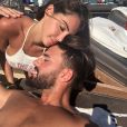 Nabilla et Thomas amoureux à Mykonos, courant août 2018.