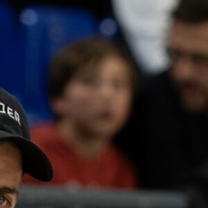 Shakira, son mari Gerard Piqué et leurs enfants Sasha, Milan dans les tribunes du match de basket-ball entre le FC Barcelone et San Pablo Burgos à Barcelone le 10 mars 2019.