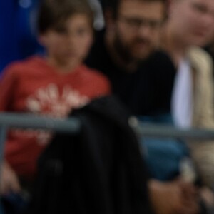 Shakira, son mari Gerard Piqué et leurs enfants Sasha, Milan dans les tribunes du match de basket-ball entre le FC Barcelone et San Pablo Burgos à Barcelone le 10 mars 2019.