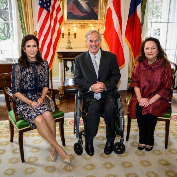 La princesse Mary de Danemark a été reçue le 11 mars 2019 par le gouverneur Greg Abbott à Austin, au Texas, dans le cadre d'une mission économique de trois jours axée notamment sur le développement durable, la gastronomie, la mode et le design.