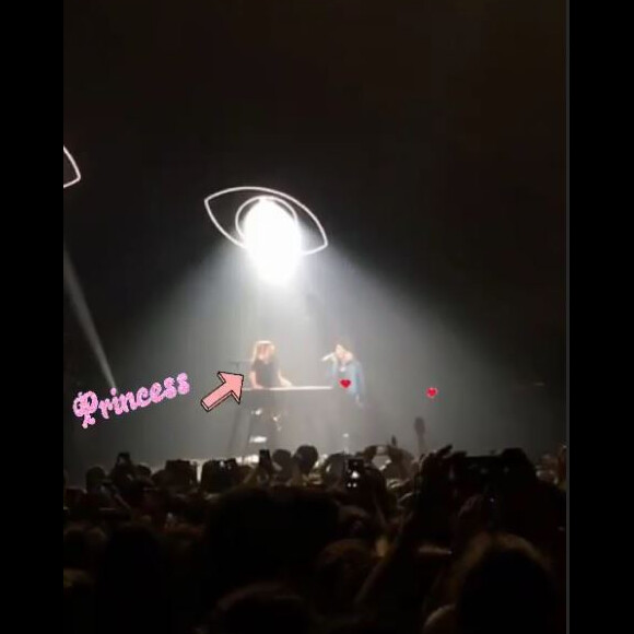Hélène Ségara chante avec Angèle, à l'Olympia, le 12 mars 2019