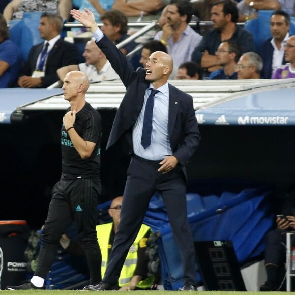 Zinedine Zidane. Finale de la Supercoupe d'Espagne "Real Madrid - FC Barcelone" au stade Santiago Bernabeu à Madrid, le 16 août 2017. Le Real Madrid s'est imposé 2 à 0.