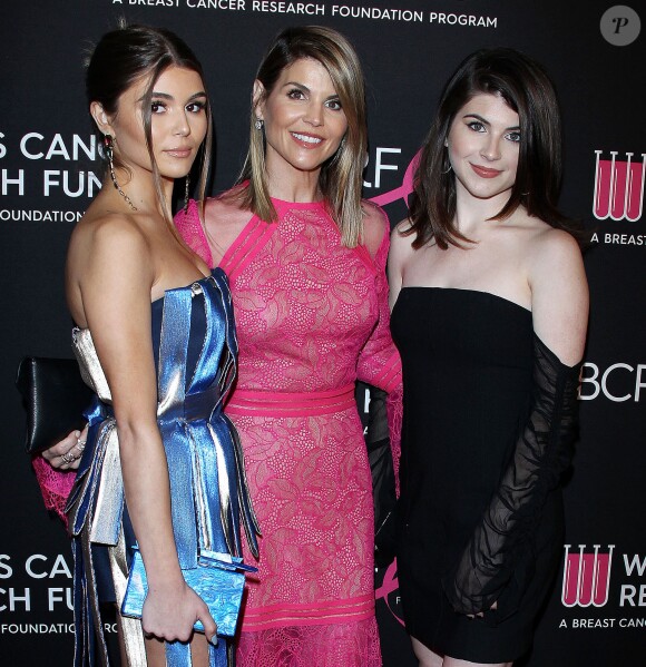 Lori Loughlin avec ses filles Olivia Jade Giannulli et Isabella Rose Giannulli à la soirée caritative The Women's Cancer Research Fund's An Unforgettable Evening à Beverly Hills, le 28 février 2019.