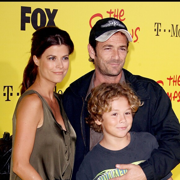 Luke Perry en famille - Soirée du 20e anniversaire des Simpsons à Los Angeles.