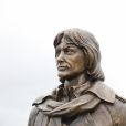 Exclusif - En présence de Julie Bocquet, sa fille cachée, la statue rénovée de Claude François a été dévoilée au cimetière de Dannemois où l'artiste a vécu jusqu'à sa mort, le 9 mars 2019. © Marc Ausset-Lacroix/Bestimage