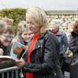 Exclusif - En présence de Julie Bocquet, sa fille cachée, la statue rénovée de Claude François a été dévoilée au cimetière de Dannemois où l'artiste a vécu jusqu'à sa mort, le 9 mars 2019. © Marc Ausset-Lacroix/Bestimage