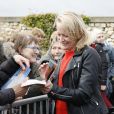 Exclusif - En présence de Julie Bocquet, sa fille cachée, la statue rénovée de Claude François a été dévoilée au cimetière de Dannemois où l'artiste a vécu jusqu'à sa mort, le 9 mars 2019. © Marc Ausset-Lacroix/Bestimage