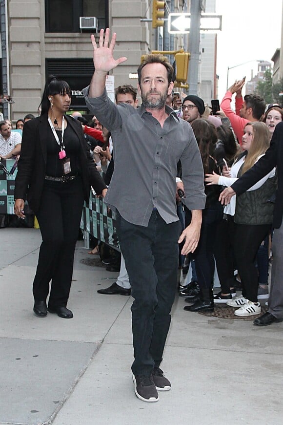 Luke Perry - Les acteurs de la série "Riverdale" arrivent aux studios AOL Build Series pour faire la promotion de la série à New York, le 9 octobre 2018.