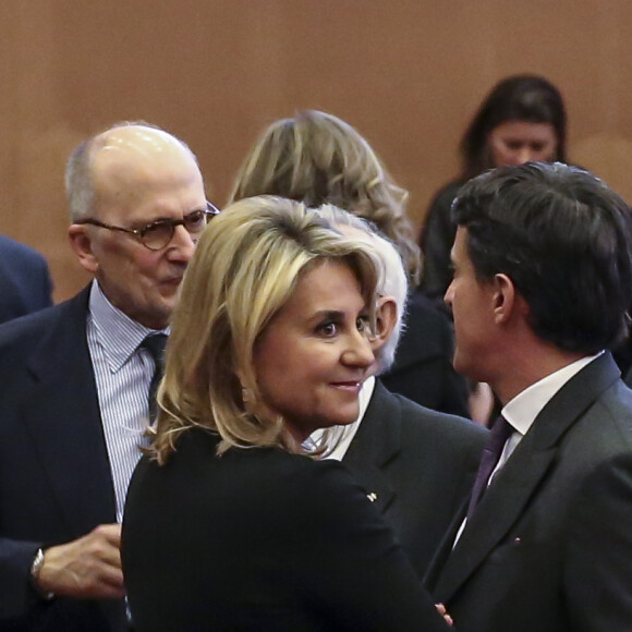 Manuel Valls et sa compagne Susana Gallardo lors de la soirée des Prix du Royaume d'Espagne pour les entreprises (Premio Reino de España a la Trayectoria Empresarial) à l'école de commerce Institut d'études supérieures de commerce (IESE) de Barcelone, Espagne, le 25 février 2019.