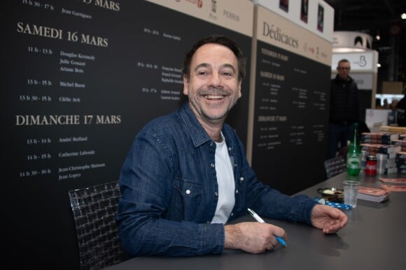 Michel Bussi - Salon du Livre de Paris 2019 du 15 au 18 mars 2019 à la Porte de Versailles. Le 16 mars 2019 © Lionel Urman / Bestimage