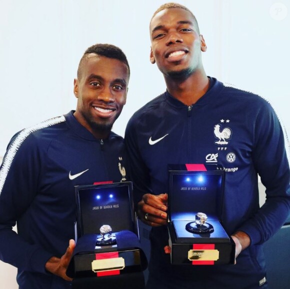 Blaise Matuidi dévoile la bague offerte par Paul Pogba à tous les champions du monde de l'équipe de France. Twitter le 20 mars 2019.