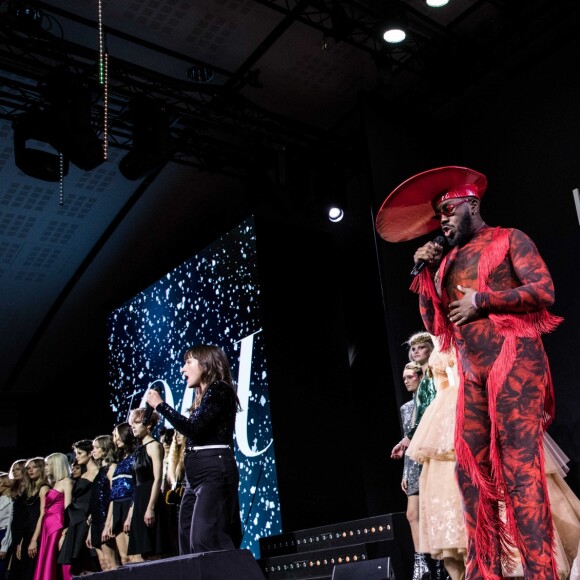 Cécile Cassel et Kiddy Smile lors du défilé du 110ème anniversaire de l'Oréal Professionnel "La French - Art Of Hair Coloring au Carrousel du Louvre à Paris, France, le 24 mars 2019. © Cyril Moreau/Bestimage