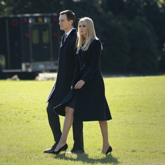 Ivanka Trump et son mari Jared Kushner quittent la Maison-Blanche à Washington à destination de Pittsburgh, en Pennsylvanie, pour rencontrer des membres de la communauté juive locale après une récente fusillade dans une synagogue le 30 octobre 2018.