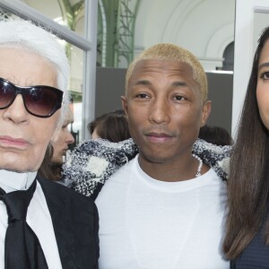 Le designer Karl Lagerfeld, Pharrell Williams et sa femme Helen Lasichanh - People en backstage du défilé de mode "Chanel", collection prêt-à-porter automne-hiver 2016-2017 au Grand Palais à Paris, le 8 mars 2016. © Olivier Borde/Bestimage