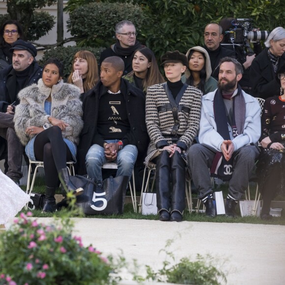 Helen Lasichanh et son mari Pharrell Williams, Tilda Swinton, Sandro Kopp et Stella Tennant - Photocall du deuxième défilé de mode Haute-Couture printemps-été 2019 "Chanel" au Grand Palais à Paris. Le 22 janvier 2019 © Olivier Borde / Bestimage
