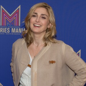 Julie Gayet au photocall de la nouvelle série de France 3 "Soupçons" lors de la 10ème édition du festival Series Mania à Lille, le 25 mars 2019. © Stéphane Vansteenkiste/Bestimage