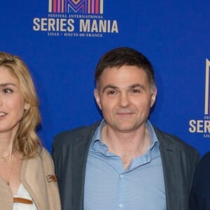 Julie Gayet, Lionel Bailliu et Bruno Debrandt au photocall de la nouvelle série de France 3 "Soupçons" lors de la 10ème édition du festival Series Mania à Lille, le 25 mars 2019. © Stéphane Vansteenkiste/Bestimage